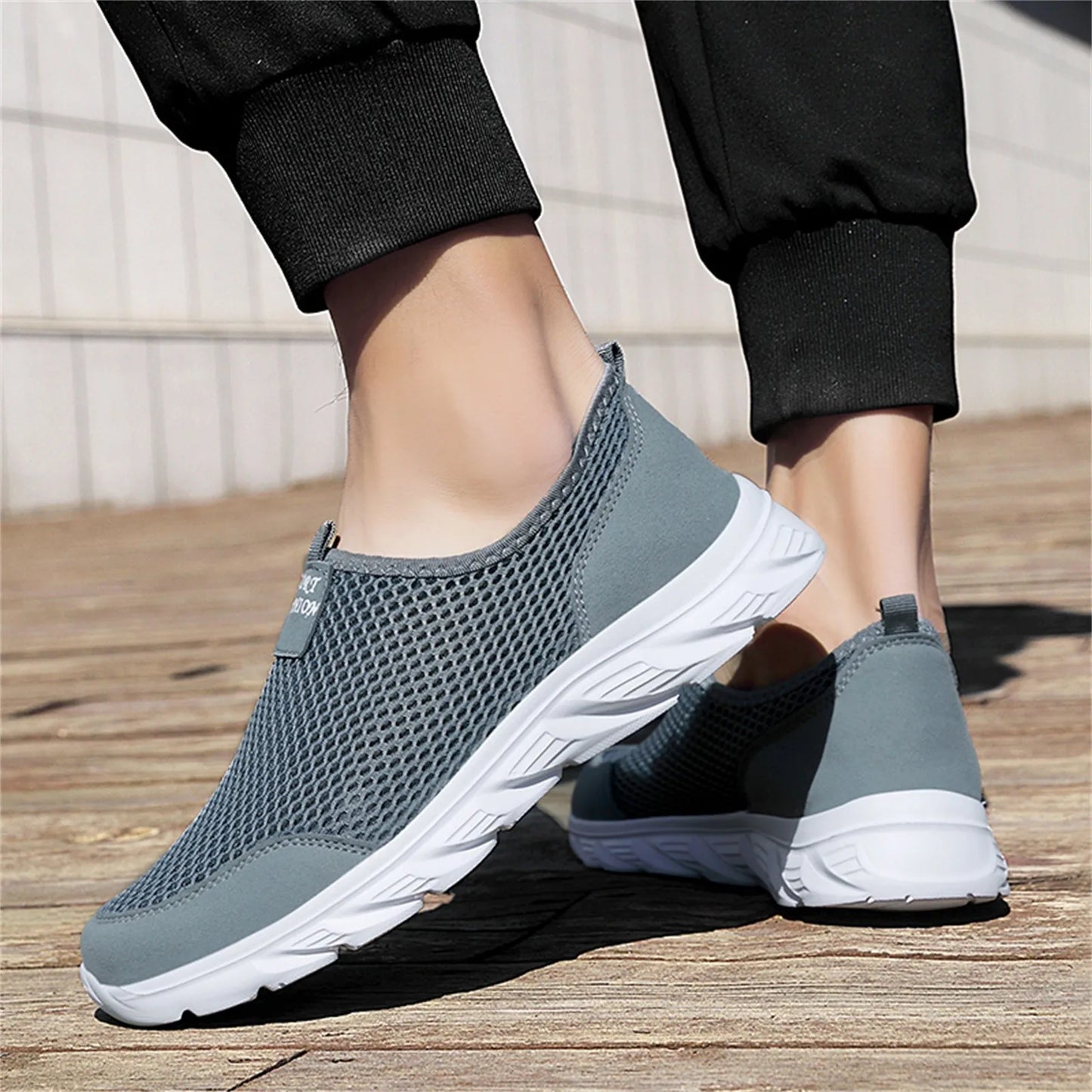 Men Lightweight Breathable Sneakers