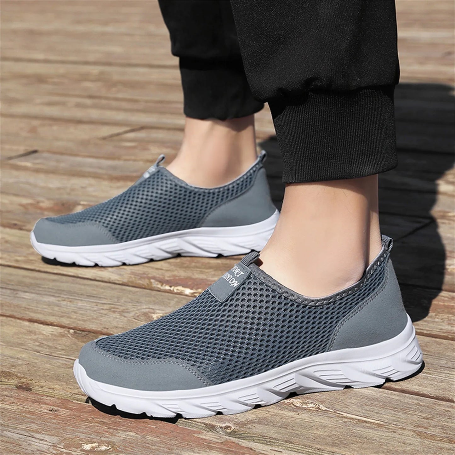 Men Lightweight Breathable Sneakers