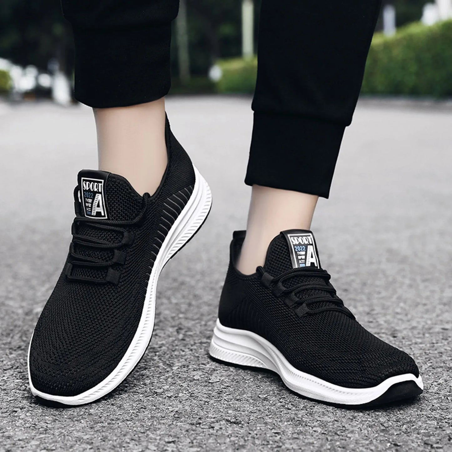 Men Solid Color Sneakers